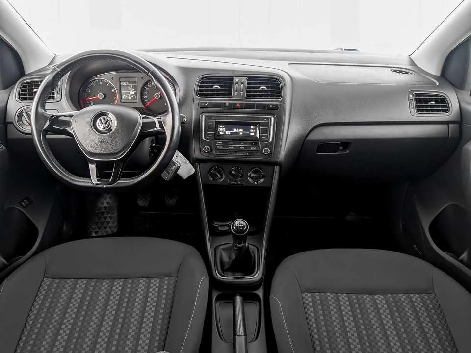 VOLKSWAGEN POLO, Белый, 2017, Механическая, 110 л.с., цена от 800 000 руб.