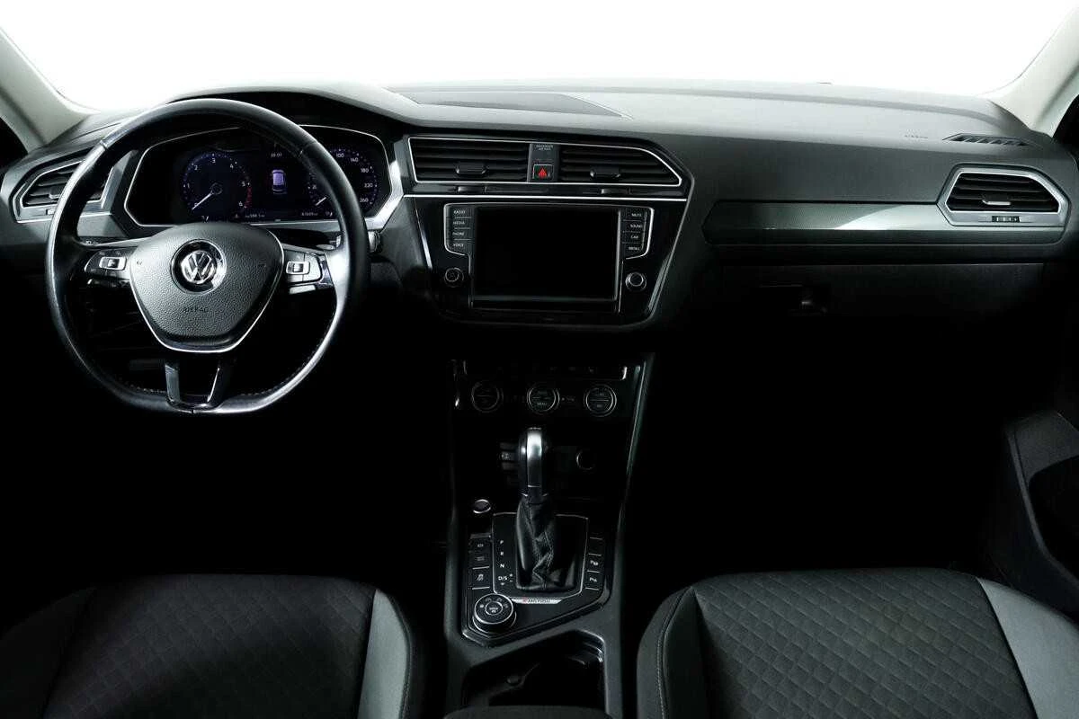 VOLKSWAGEN TIGUAN, Черный, 2017, Робот, 150 л.с., цена от 1 632 000 руб.