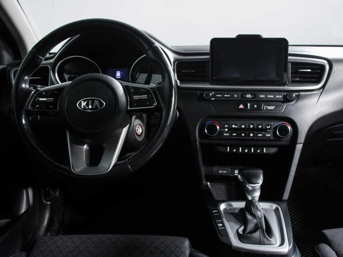 KIA CEED, Серебряный, 2019, Автоматическая, 128 л.с., цена от 952 000 руб.