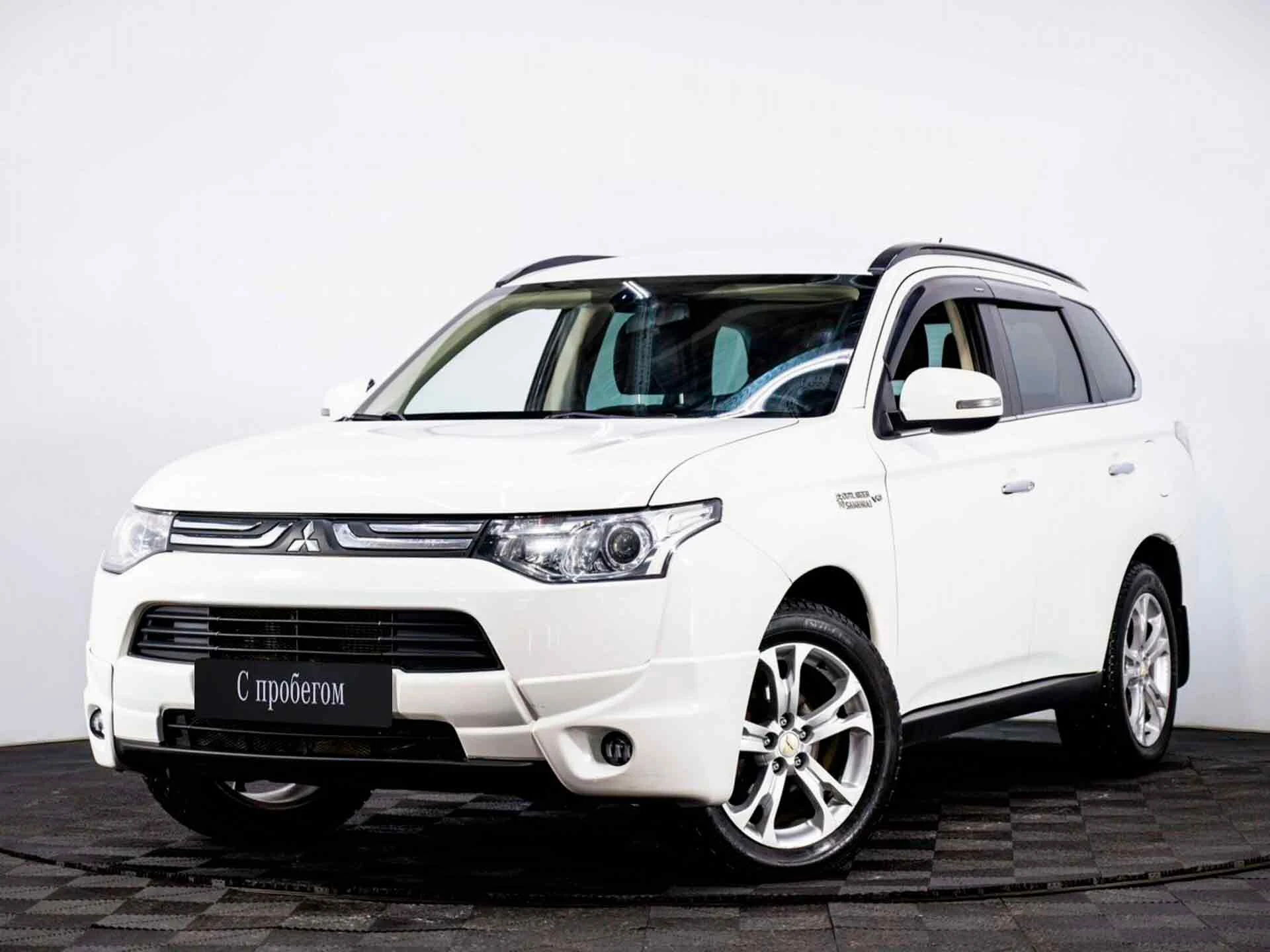 MITSUBISHI OUTLANDER, Белый, 2014, Автоматическая, 230 л.с., цена от 1 264 000 руб.