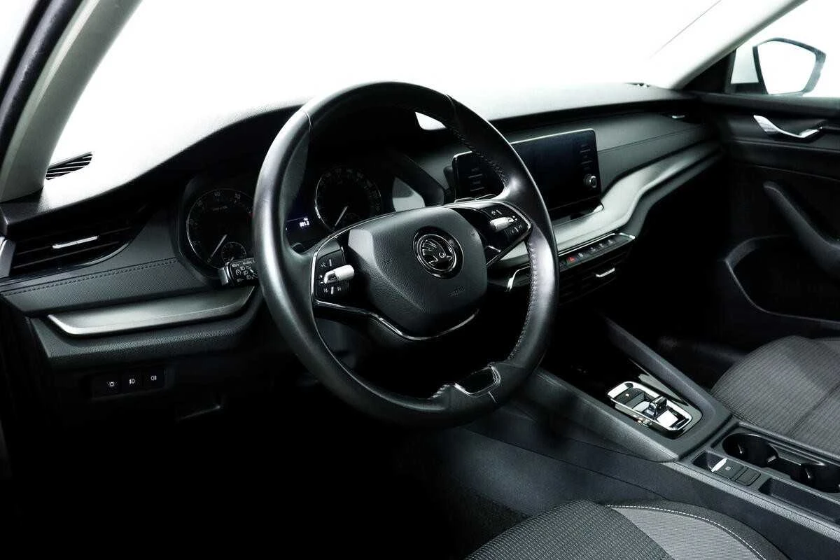SKODA OCTAVIA, Белый, 2021, Автоматическая, 150 л.с., цена от 1 520 000 руб.