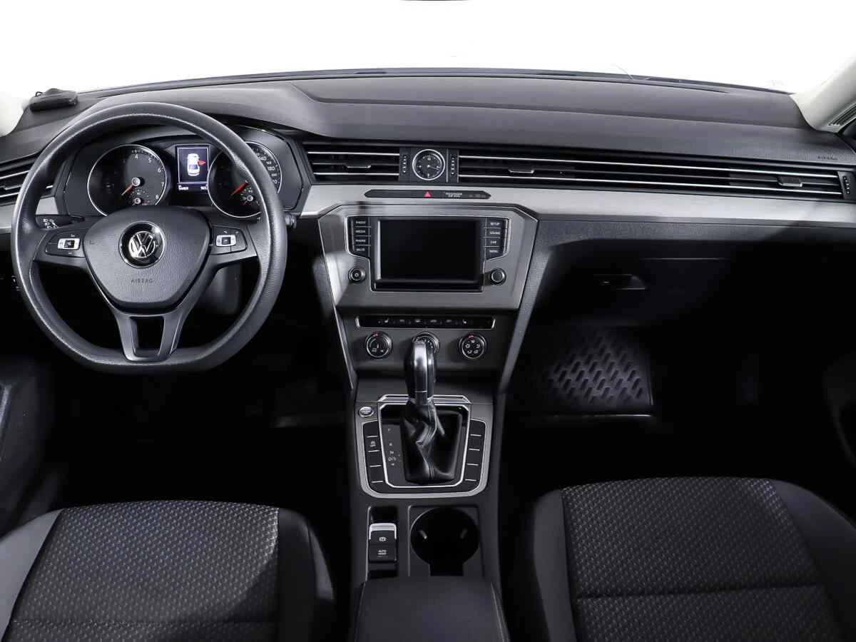 Volkswagen Passat, Белый, 2017, Робот, 150 л.с., цена от 1 215 000 руб.