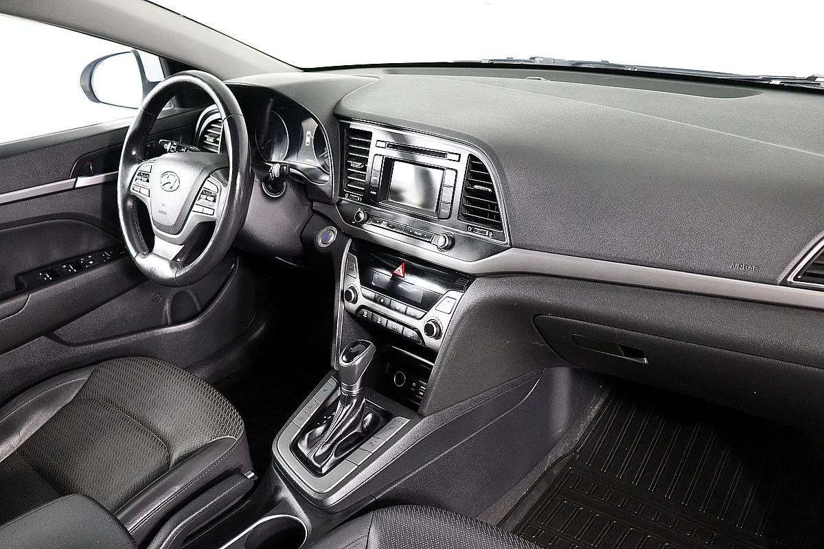 Hyundai Elantra, Белый, 2018, Автоматическая, 150 л.с., цена от 951 000 руб.