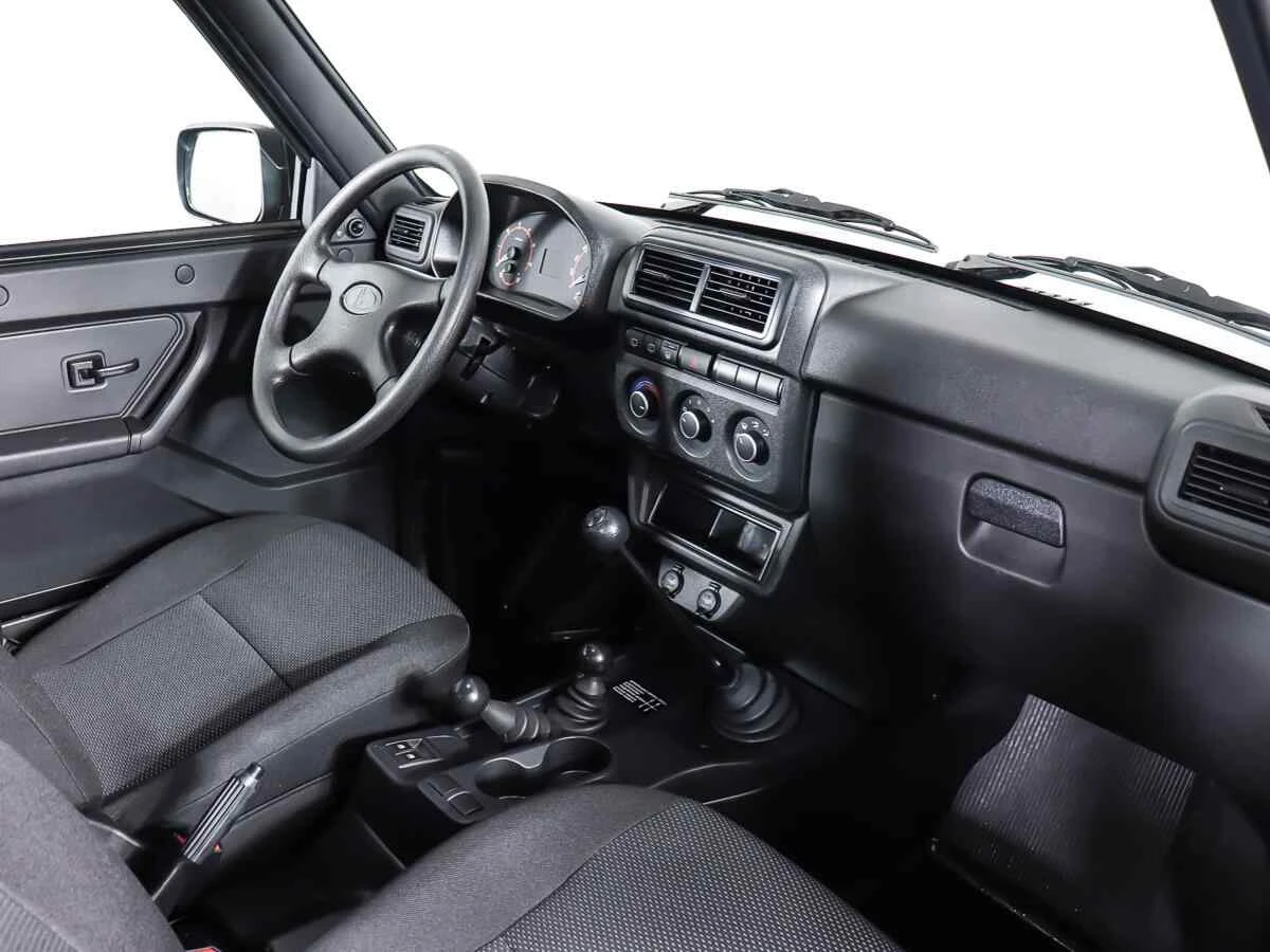 LADA Niva Legend, Коричневый, 2022, Механическая, 83 л.с., цена от 445 000 руб.