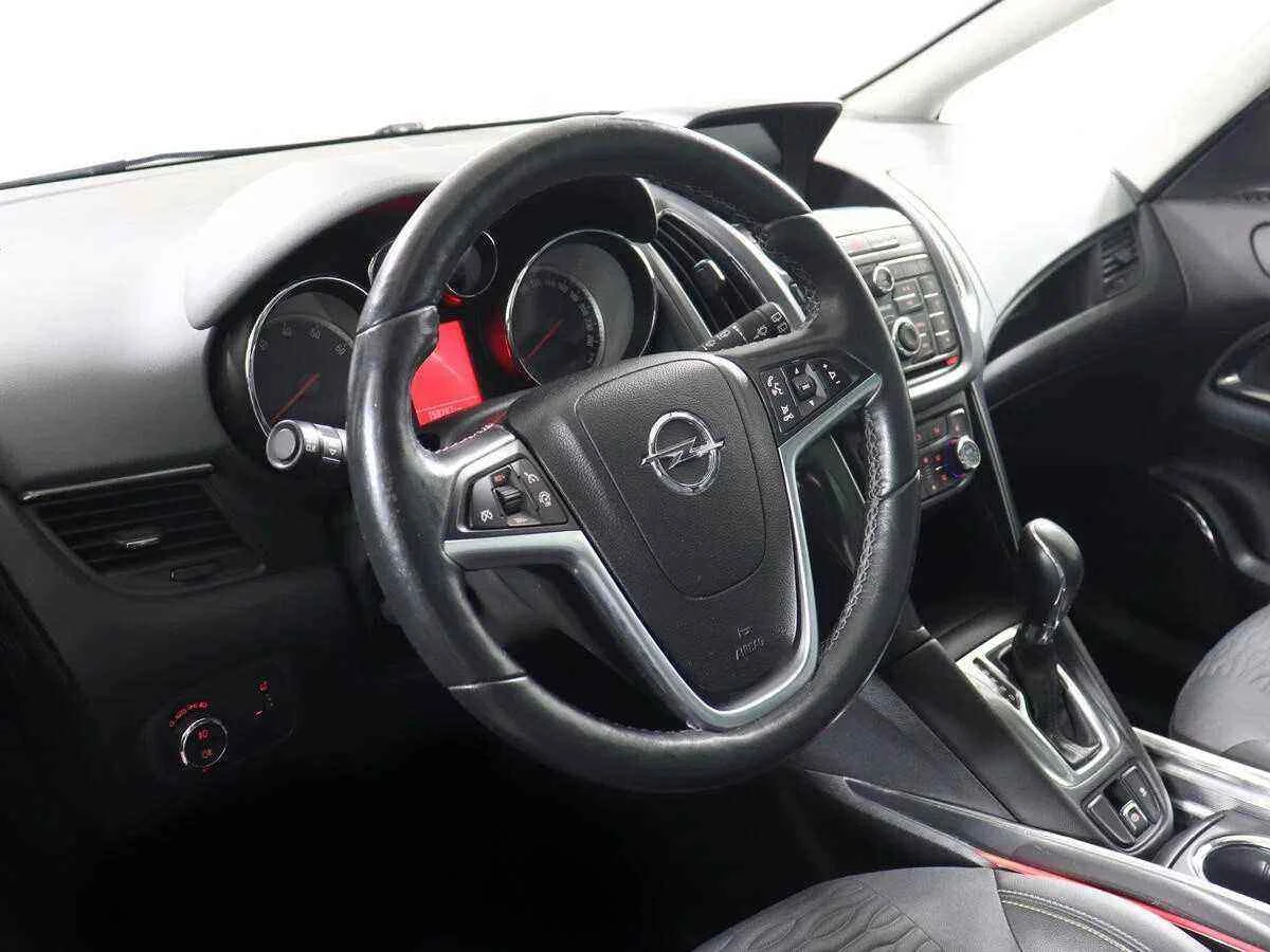 Opel Zafira, Белый, 2013, Автоматическая, 140 л.с., цена от 887 200 руб.