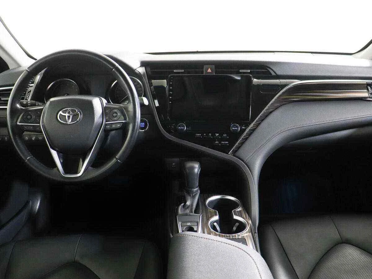 Toyota Camry, Черный, 2018, Автоматическая, 181 л.с., цена от 2 090 000 руб.