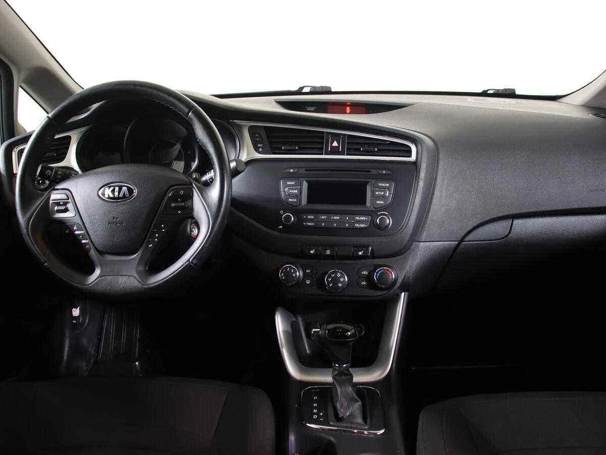 KIA Ceed, Серебряный, 2017, Робот, 130 л.с., цена от 910 000 руб.