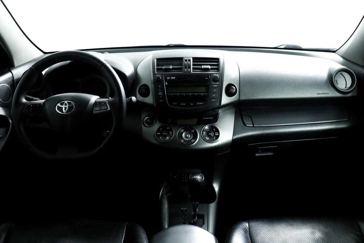 TOYOTA RAV4, Черный, 2011, Вариатор, 158 л.с., цена от 928 000 руб.