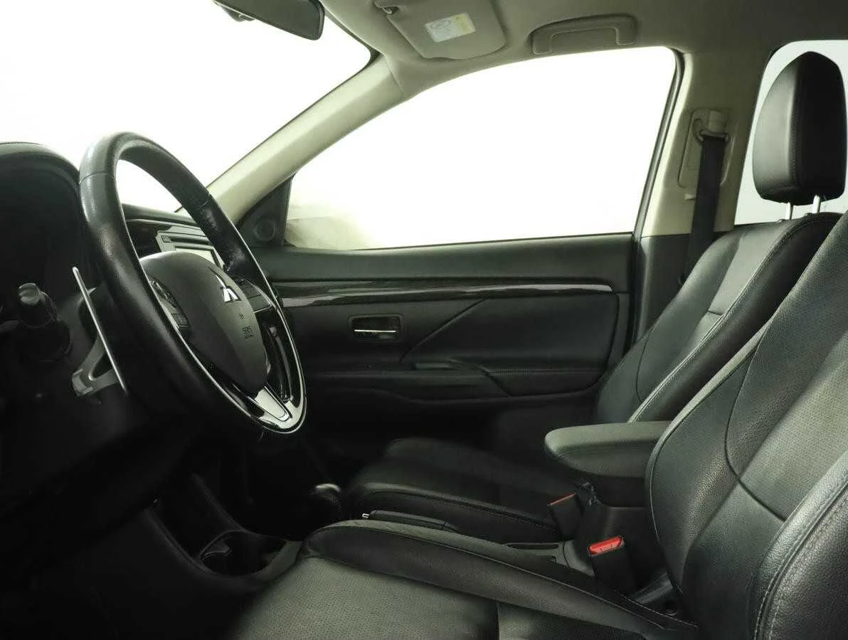 MITSUBISHI OUTLANDER, Белый, 2016, Вариатор, 167 л.с., цена от 1 260 000 руб.