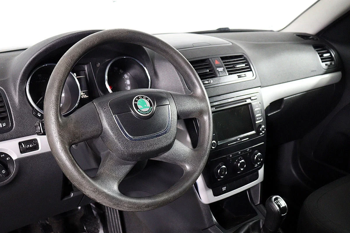 Skoda Yeti, Серебряный, 2011, Механическая, 105 л.с., цена от 441 000 руб.