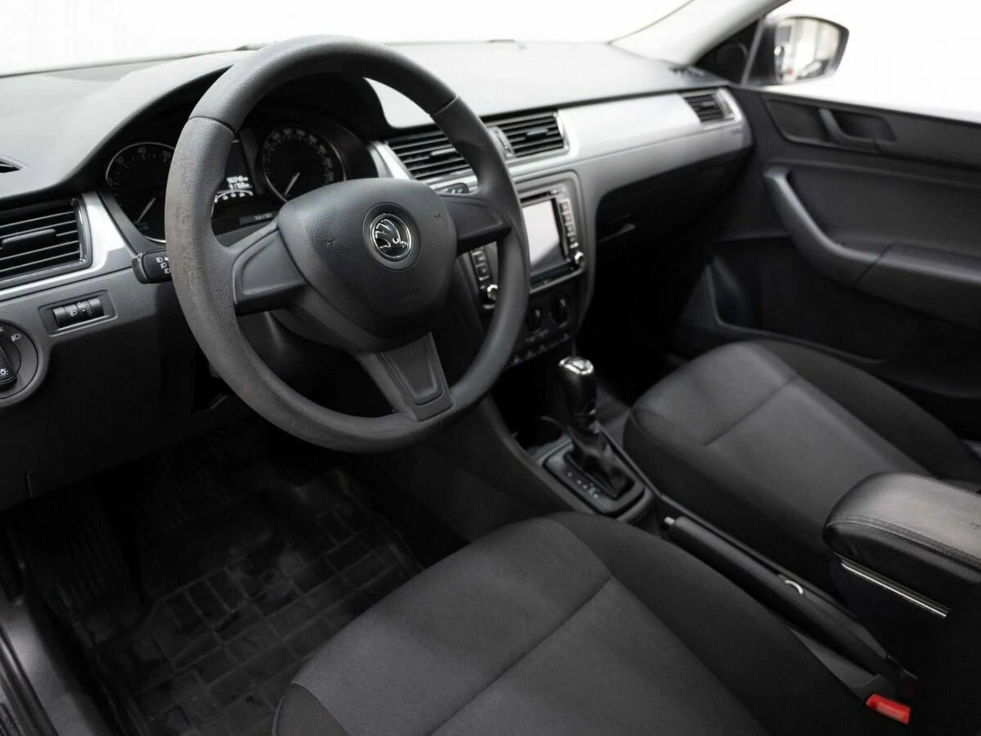 SKODA RAPID, Белый, 2015, Автоматическая, 105 л.с., цена от 678 400 руб.