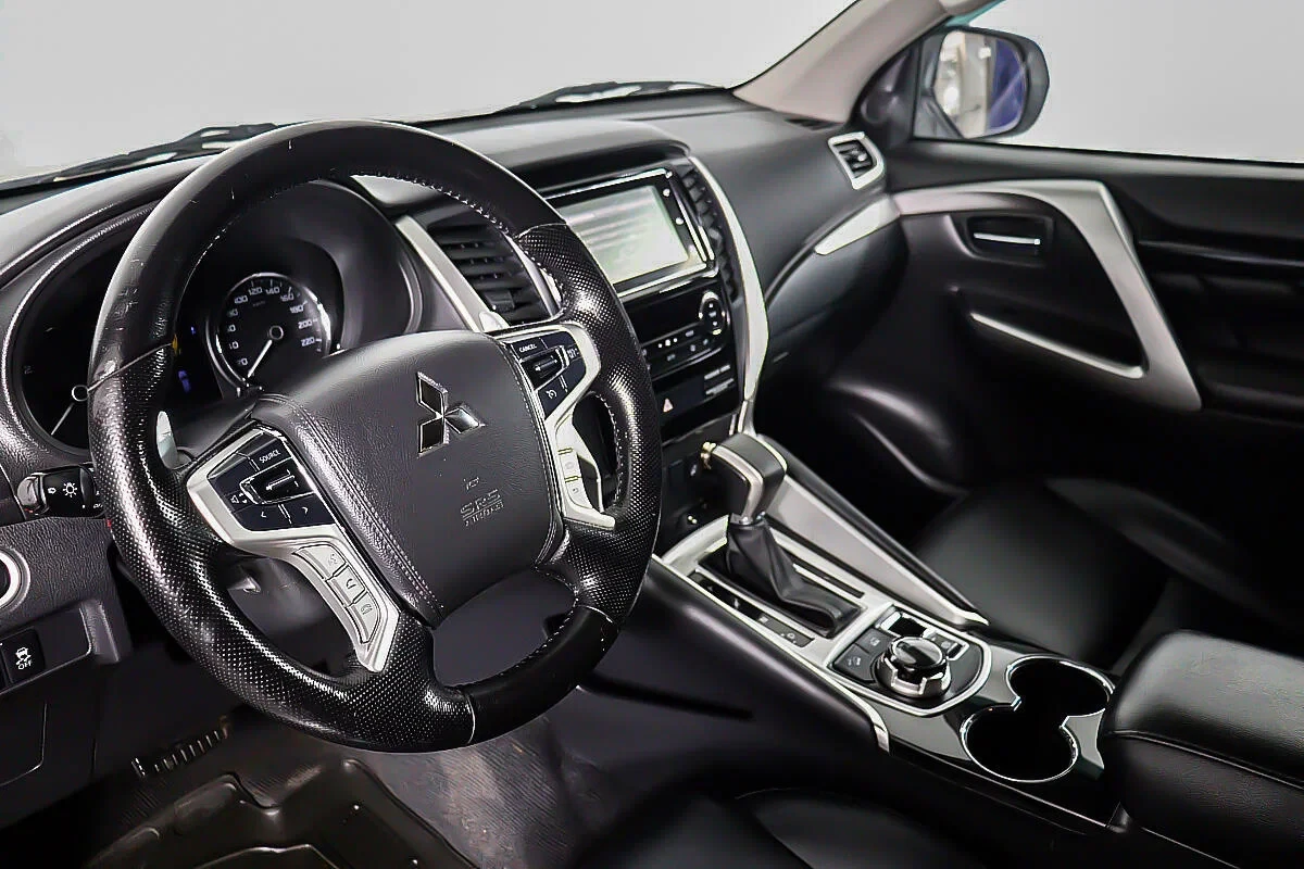 Mitsubishi Pajero Sport, Серебряный, 2018, Автоматическая, 181 л.с., цена от 2 537 000 руб.