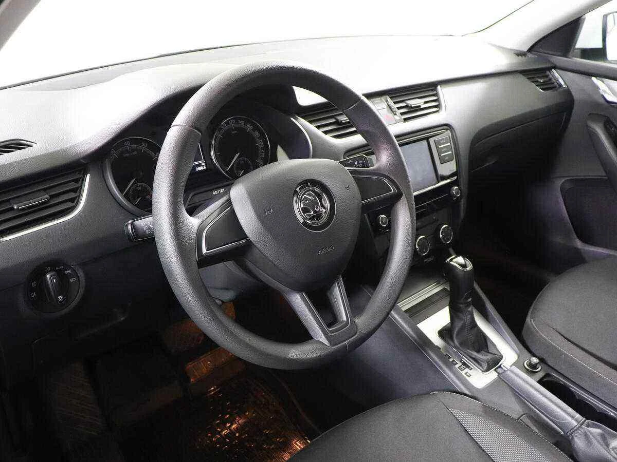 Skoda Octavia, Белый, 2017, Робот, 150 л.с., цена от 975 000 руб.