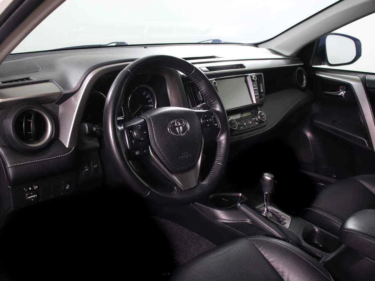 Toyota RAV 4, Белый, 2018, Вариатор, 146 л.с., цена от 1 549 000 руб.