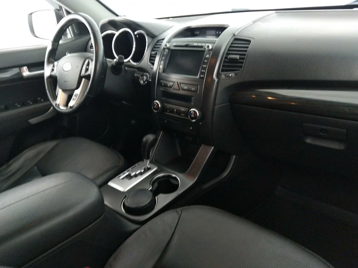 KIA Sorento, Белый, 2012, Автоматическая, 175 л.с., цена от 1 010 000 руб.