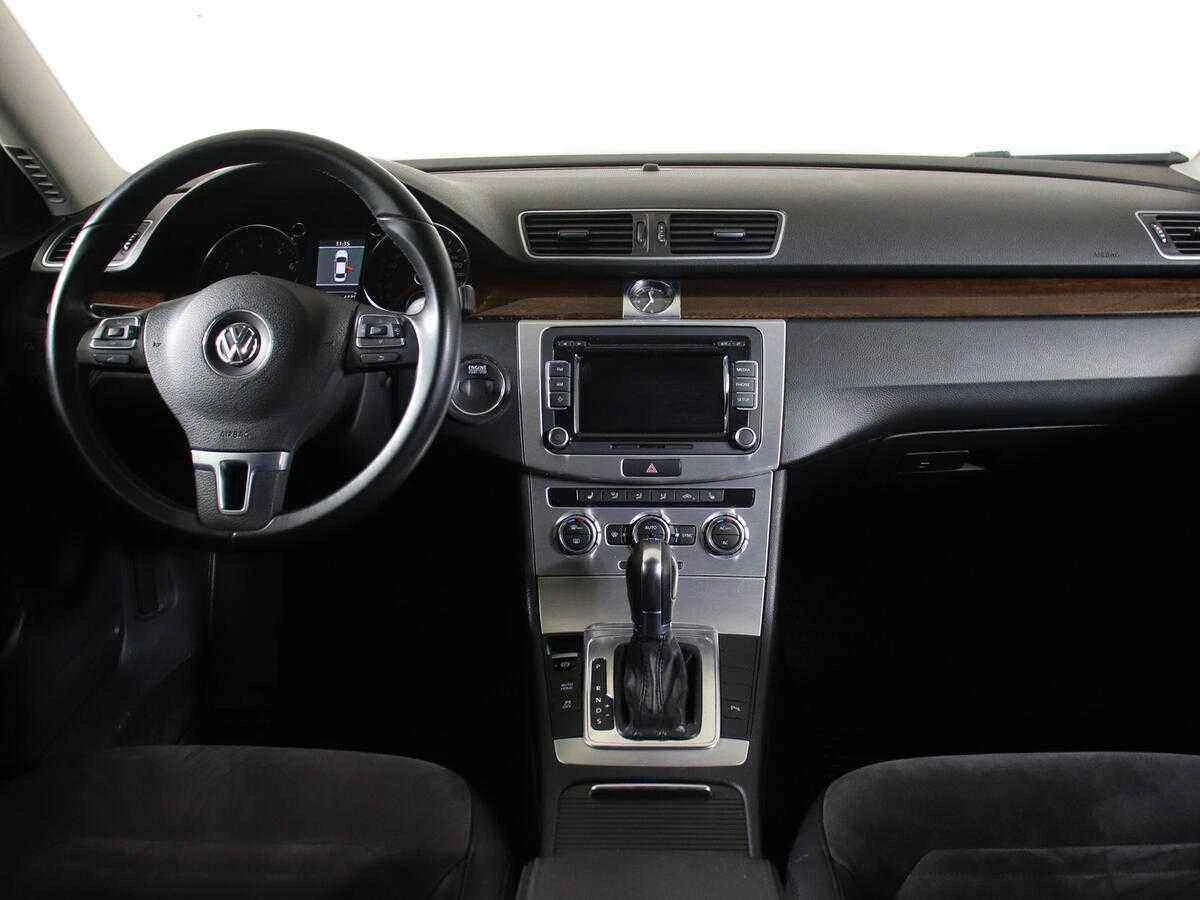 Volkswagen Passat, Черный, 2012, Робот, 122 л.с., цена от 549 999 руб.