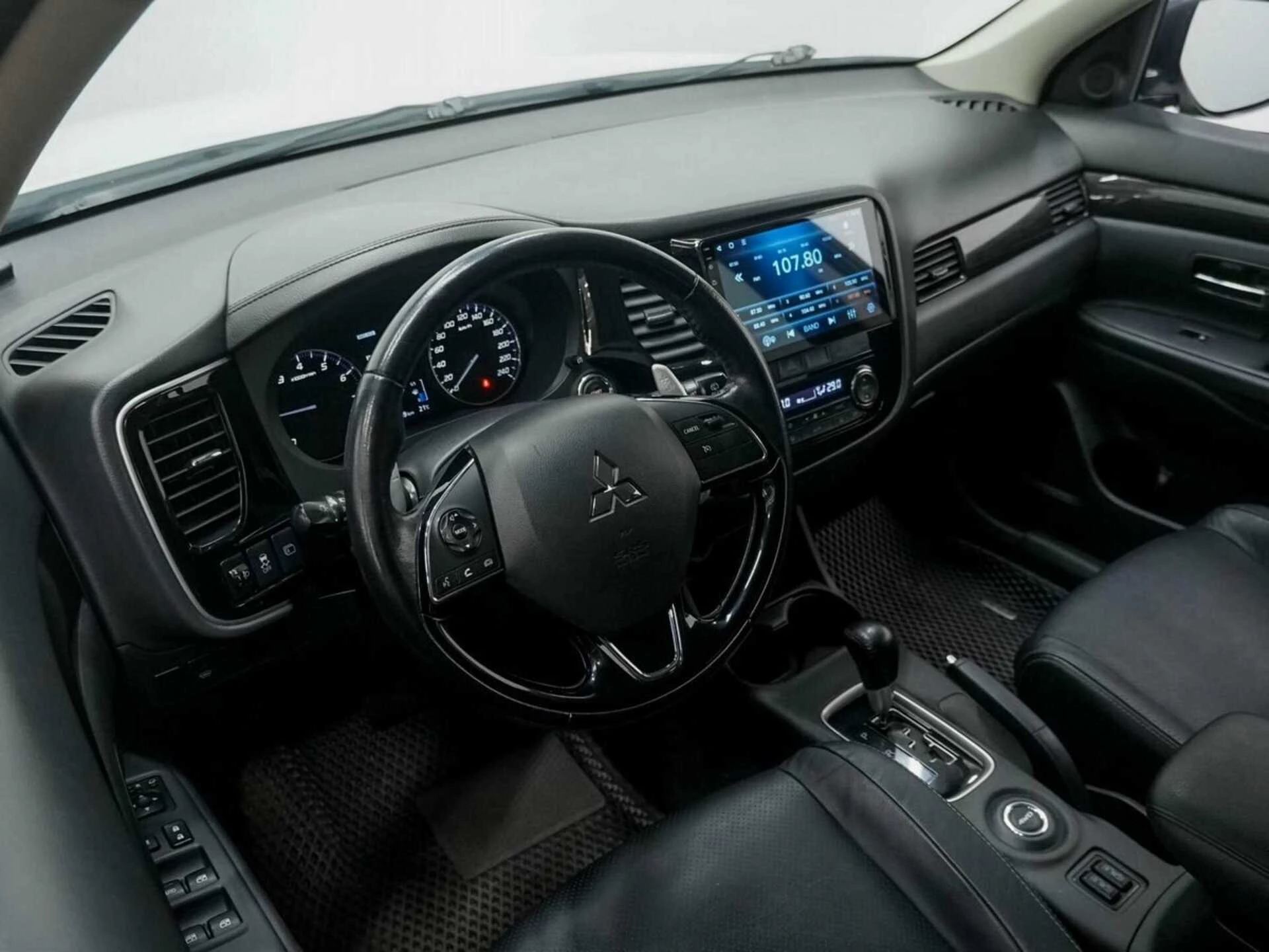 MITSUBISHI OUTLANDER, Белый, 2016, Вариатор, 167 л.с., цена от 1 120 000 руб.
