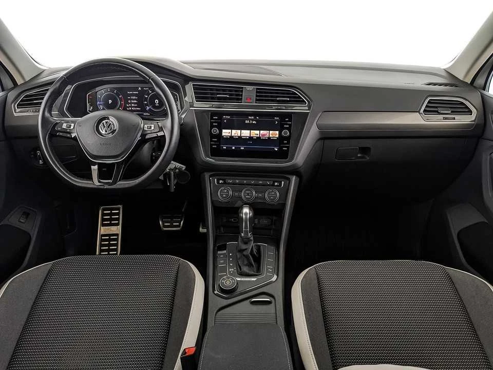 VOLKSWAGEN TIGUAN, Белый, 2019, Робот, 180 л.с., цена от 1 891 200 руб.