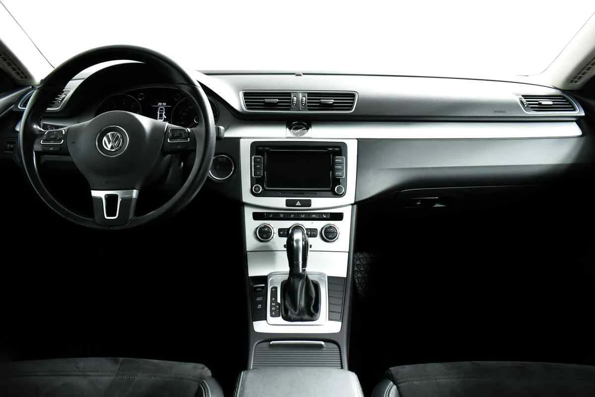 Volkswagen Passat CC, Бежевый, 2012, Робот, 152 л.с., цена от 935 000 руб.