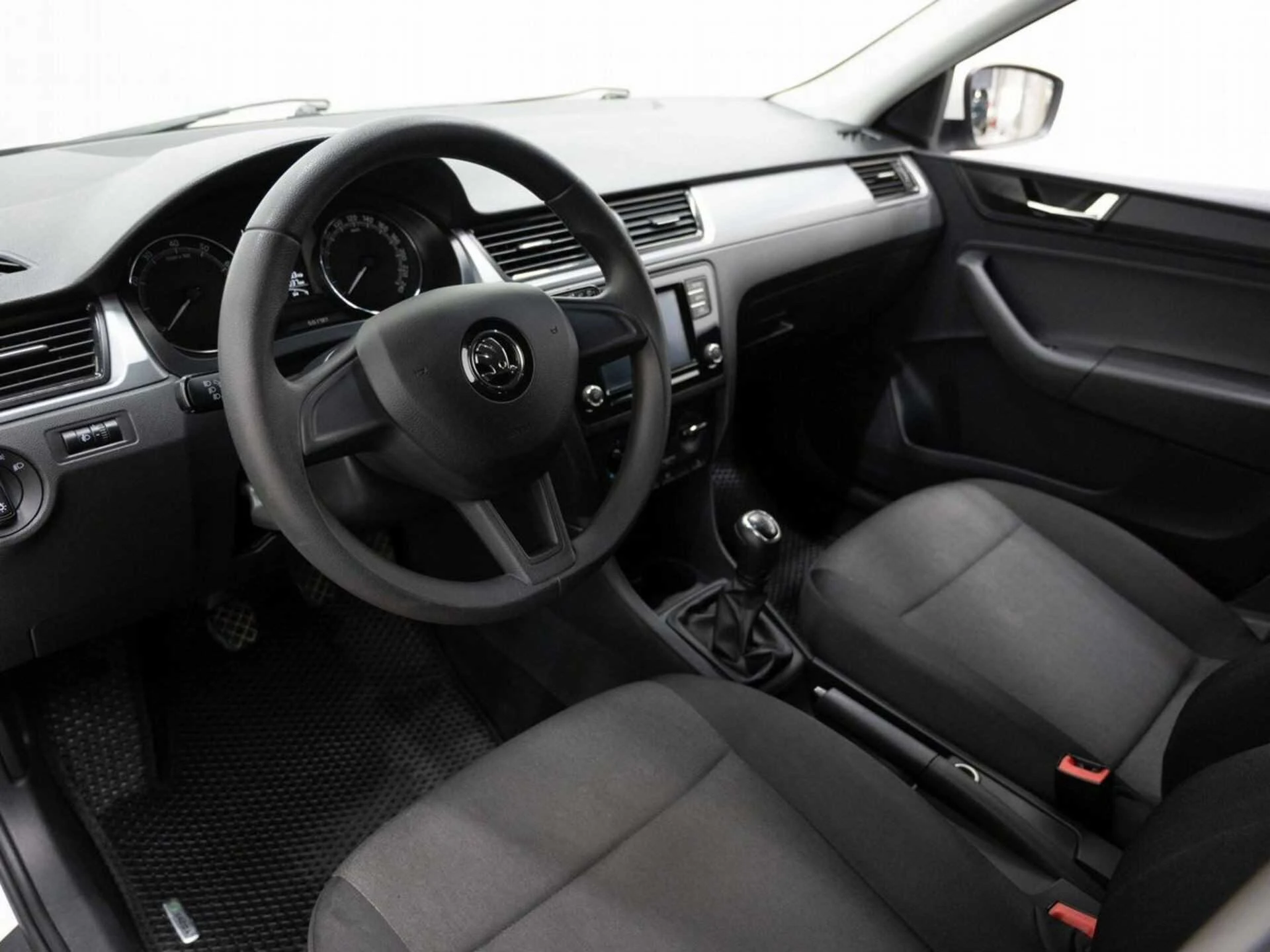 SKODA RAPID, Белый, 2018, Механическая, 90 л.с., цена от 697 600 руб.