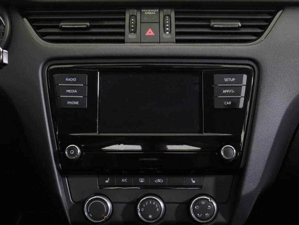 Skoda Octavia, Белый, 2018, Робот, 150 л.с., цена от 1 175 000 руб.