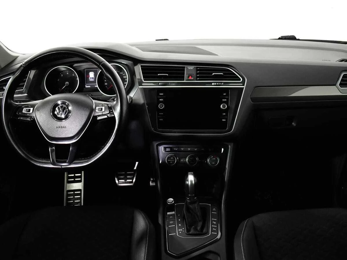 VOLKSWAGEN TIGUAN, Серый, 2018, Робот, 150 л.с., цена от 1 248 000 руб.