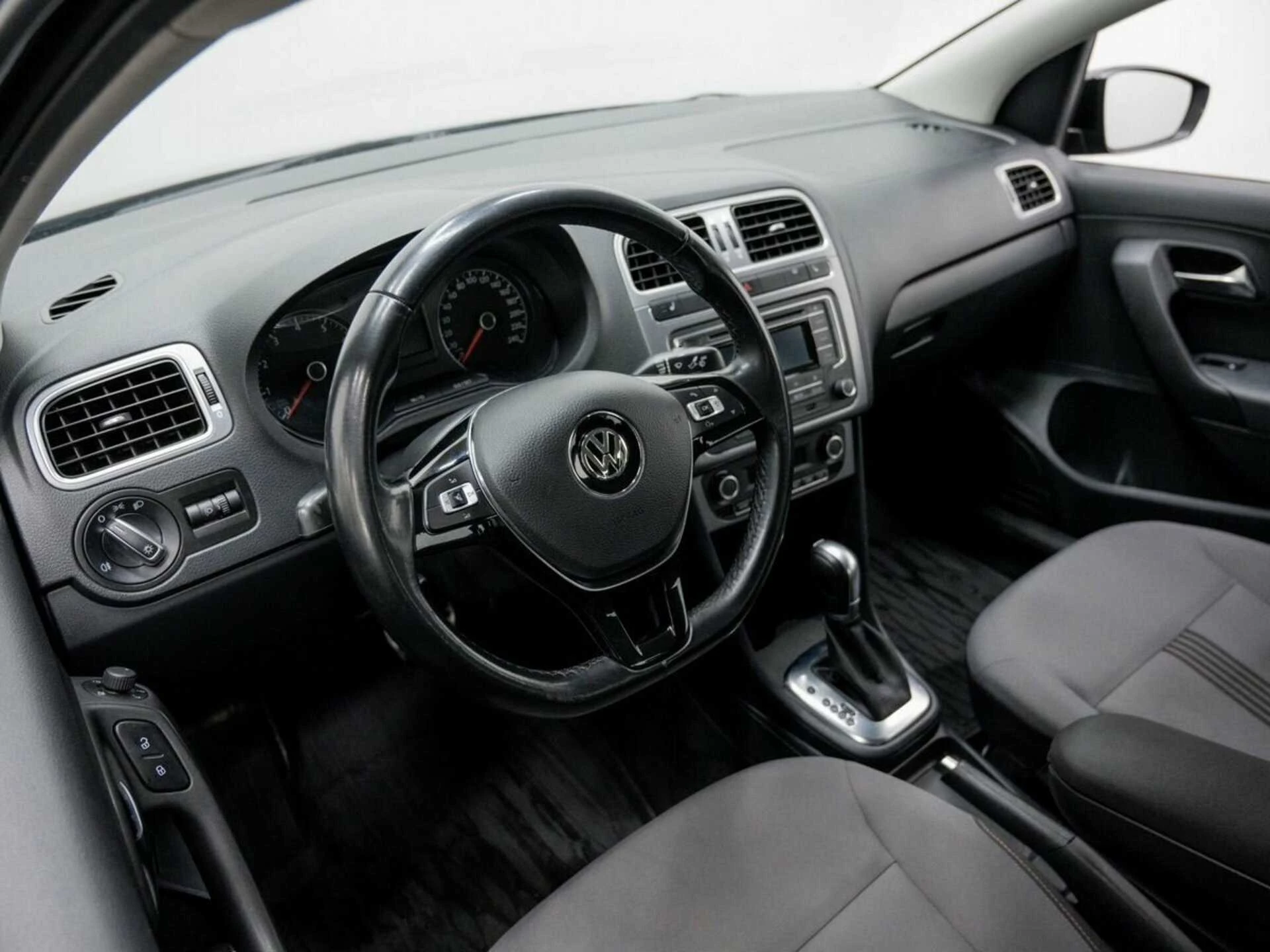 VOLKSWAGEN POLO, Черный, 2016, Автоматическая, 110 л.с., цена от 691 200 руб.
