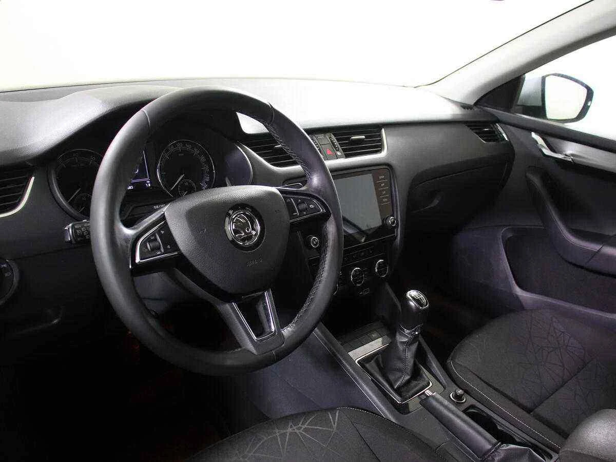 Skoda Octavia, Серебряный, 2017, Механическая, 150 л.с., цена от 882 000 руб.
