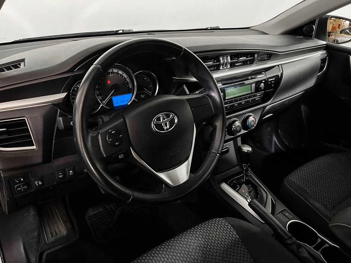 TOYOTA COROLLA, Белый, 2013, Вариатор, 122 л.с., цена от 896 000 руб.