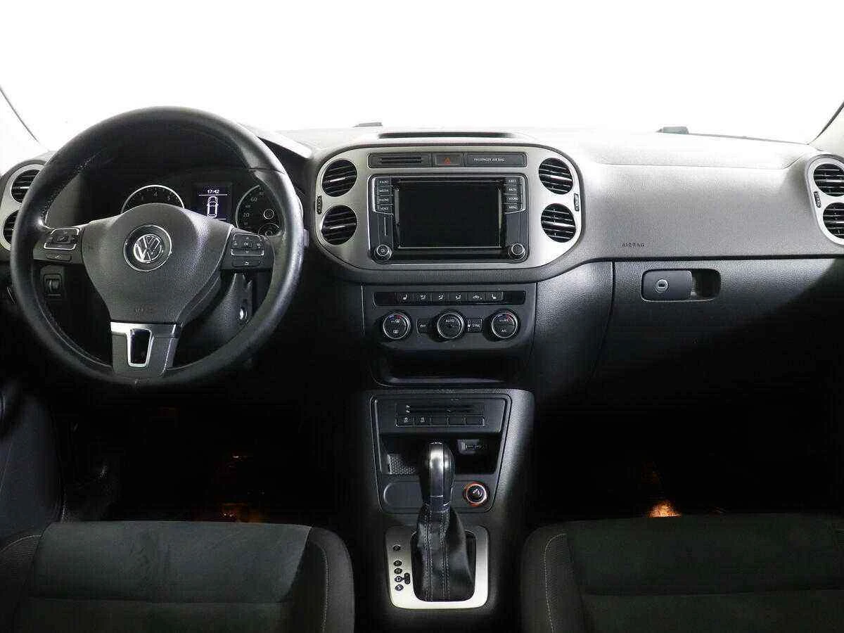 Volkswagen Tiguan, Серебряный, 2016, Робот, 150 л.с., цена от 933 000 руб.