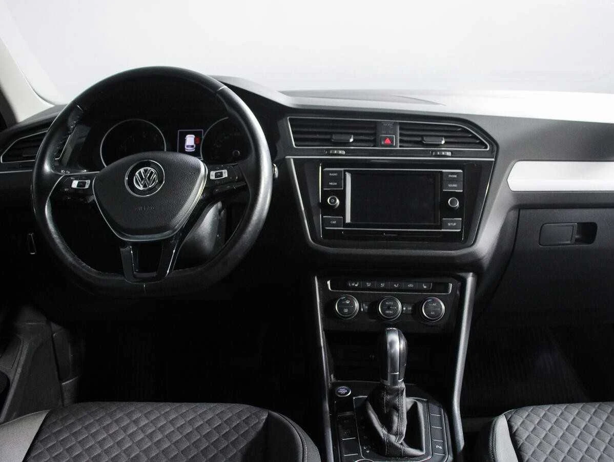 VOLKSWAGEN TIGUAN, Синий, 2018, Робот, 150 л.с., цена от 1 408 000 руб.