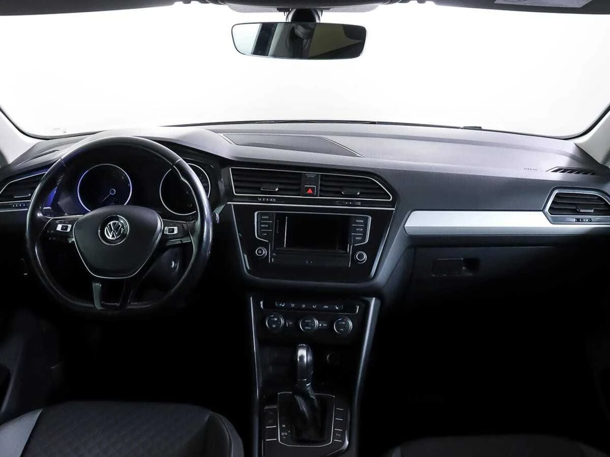VOLKSWAGEN TIGUAN, Черный, 2017, Робот, 125 л.с., цена от 1 049 600 руб.