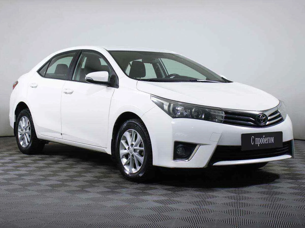 Toyota Corolla, Белый, 2014, Механическая, 122 л.с., цена от 679 000 руб.