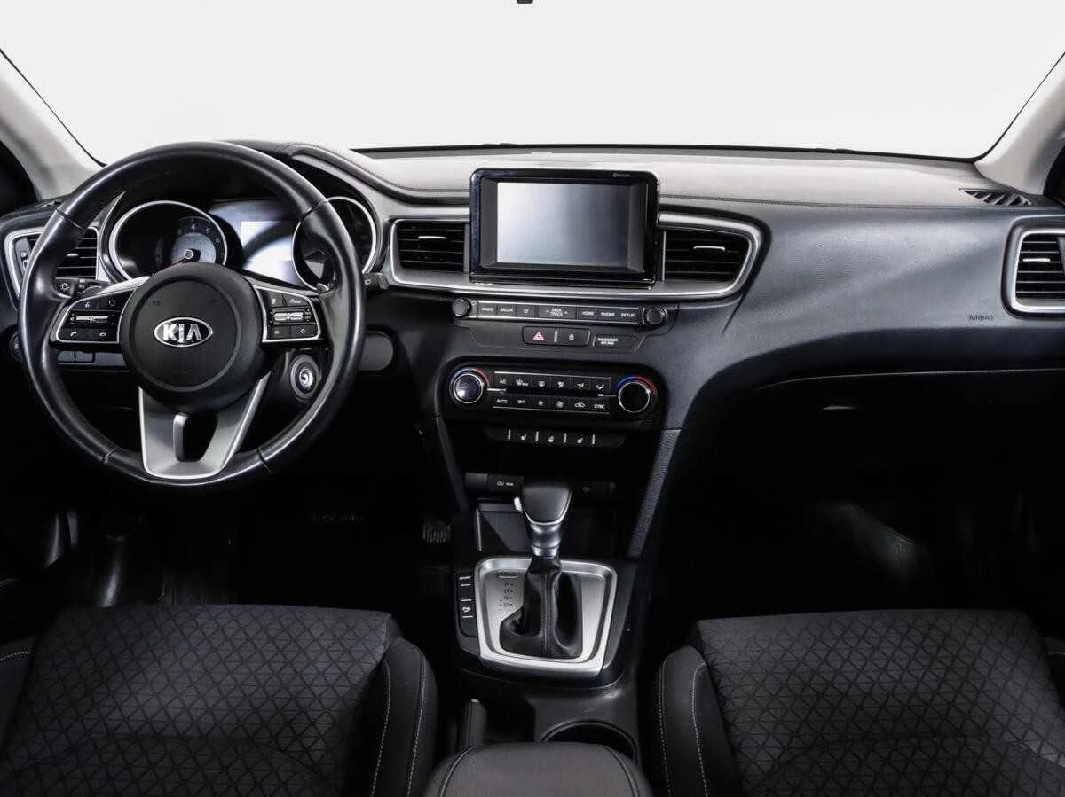 KIA CEED, Белый, 2018, Робот, 140 л.с., цена от 1 088 000 руб.