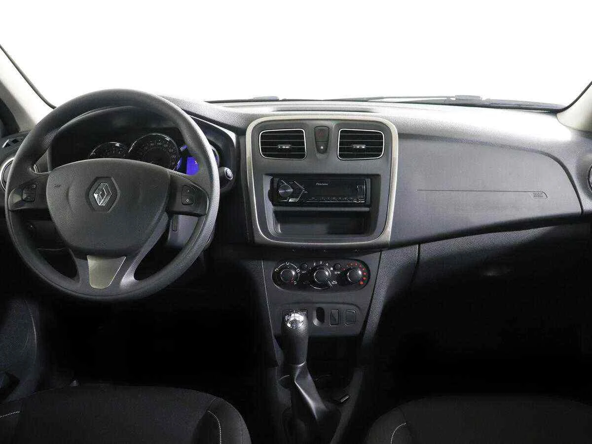 Renault Sandero, Серебряный, 2017, Механическая, 82 л.с., цена от 450 000 руб.