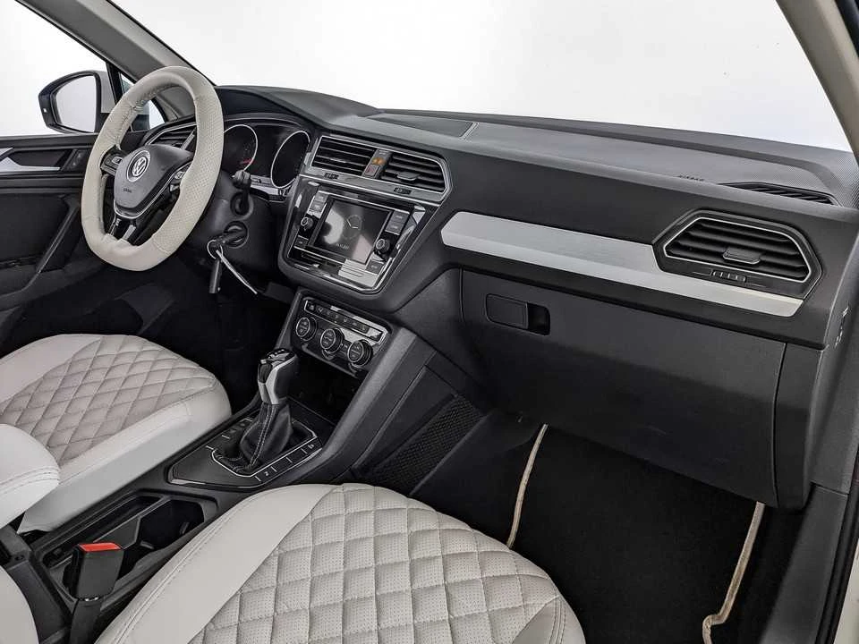VOLKSWAGEN TIGUAN, Белый, 2018, Робот, 150 л.с., цена от 1 273 600 руб.