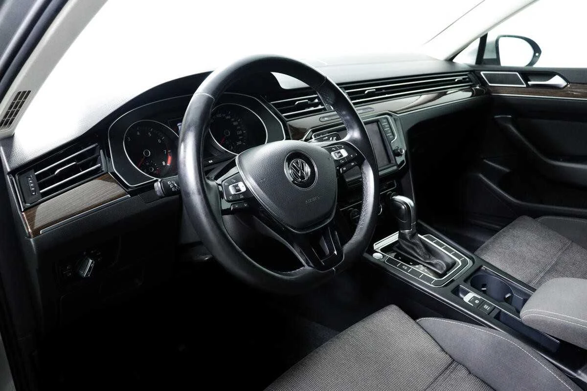 VOLKSWAGEN PASSAT, Серебряный, 2015, Робот, 150 л.с., цена от 1 280 000 руб.