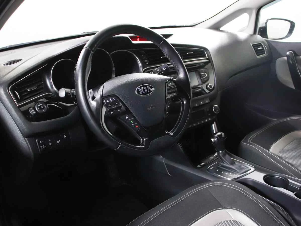 KIA Ceed, Серебряный, 2015, Робот, 135 л.с., цена от 645 000 руб.