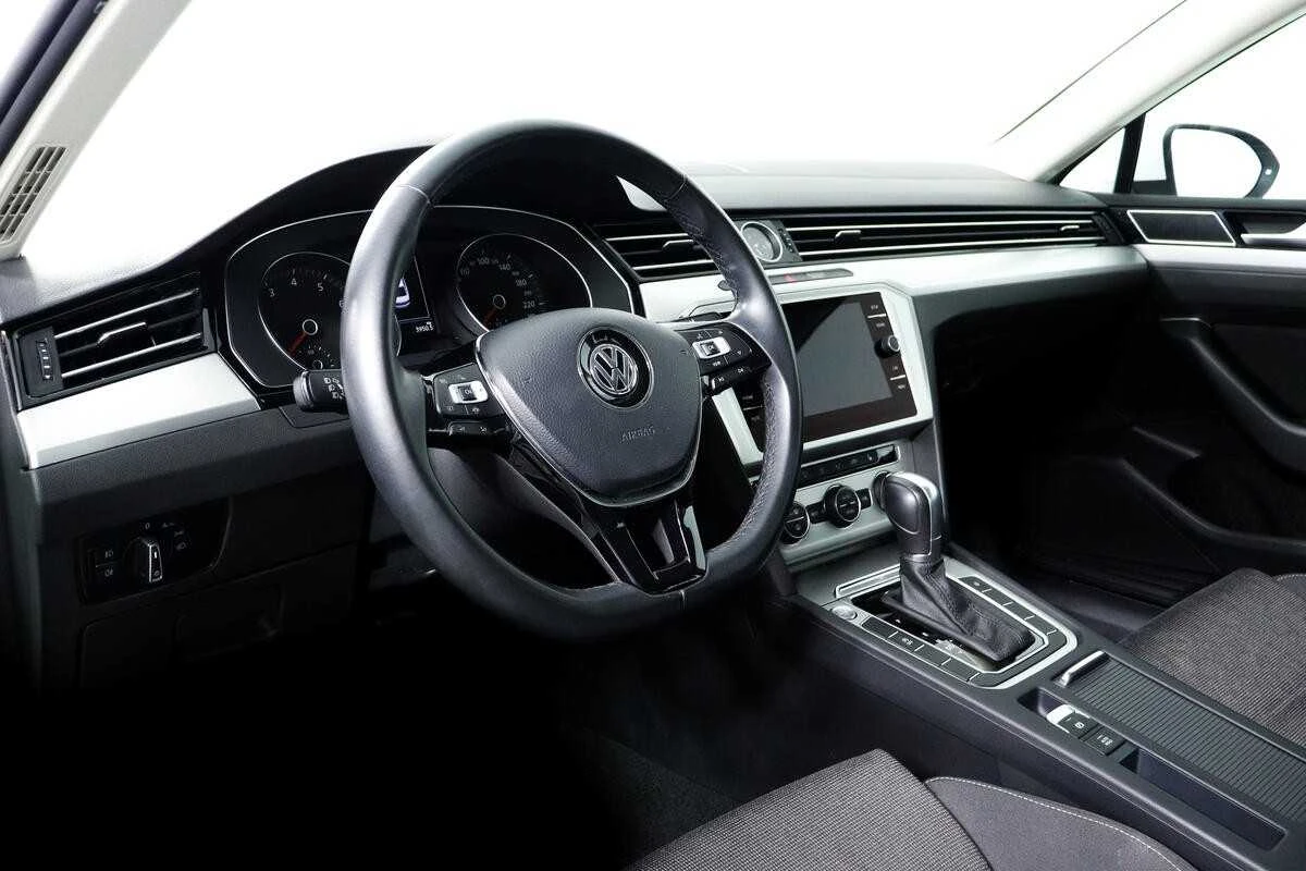 VOLKSWAGEN PASSAT, Белый, 2019, Робот, 150 л.с., цена от 2 252 800 руб.