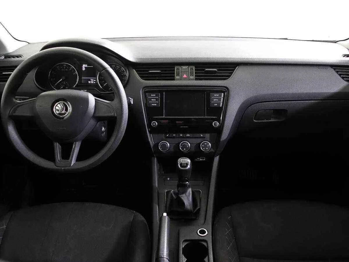 Skoda Octavia, Белый, 2017, Механическая, 110 л.с., цена от 1 005 000 руб.