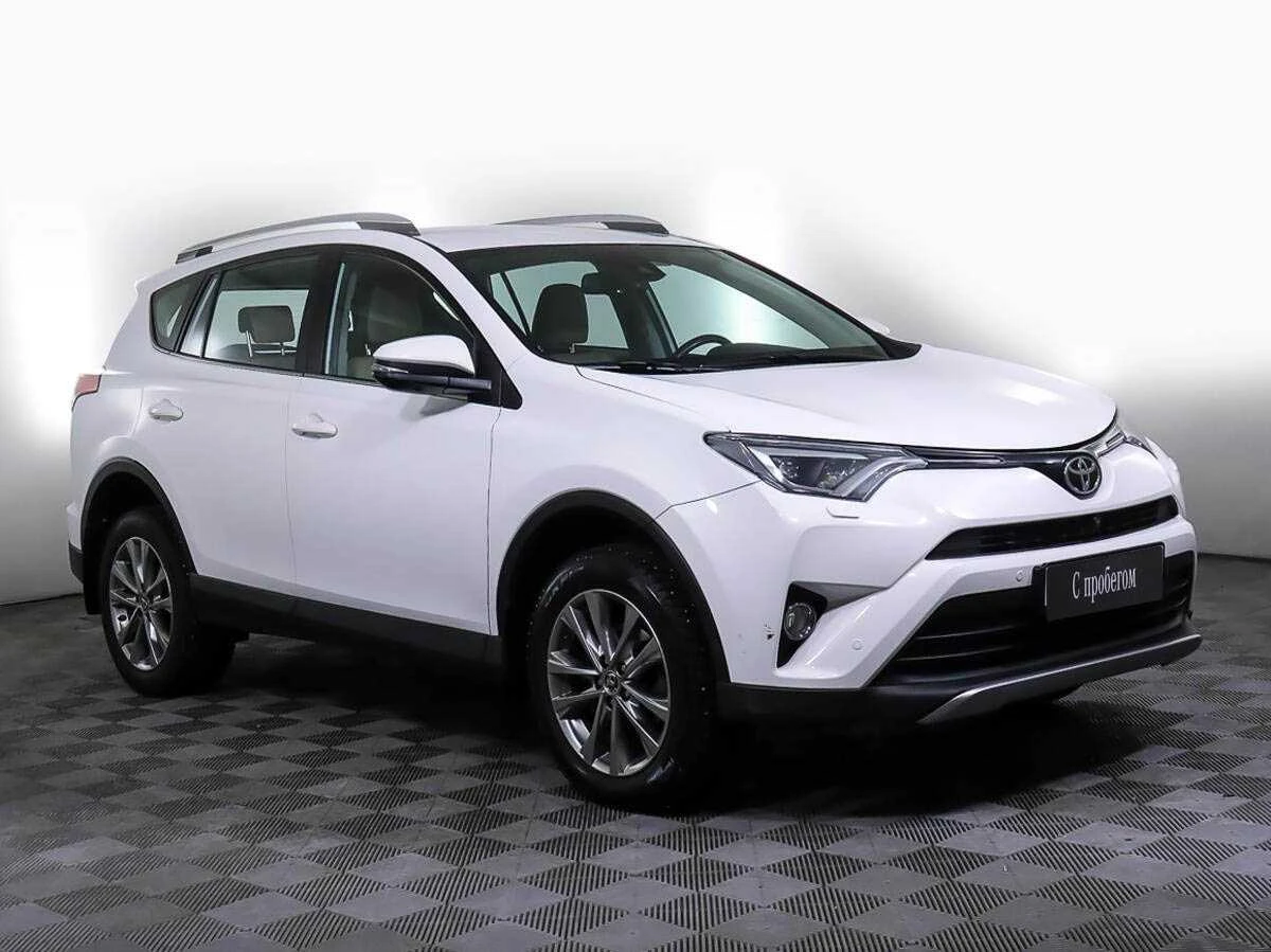 TOYOTA RAV4, Белый, 2017, Вариатор, 146 л.с., цена от 1 800 000 руб.