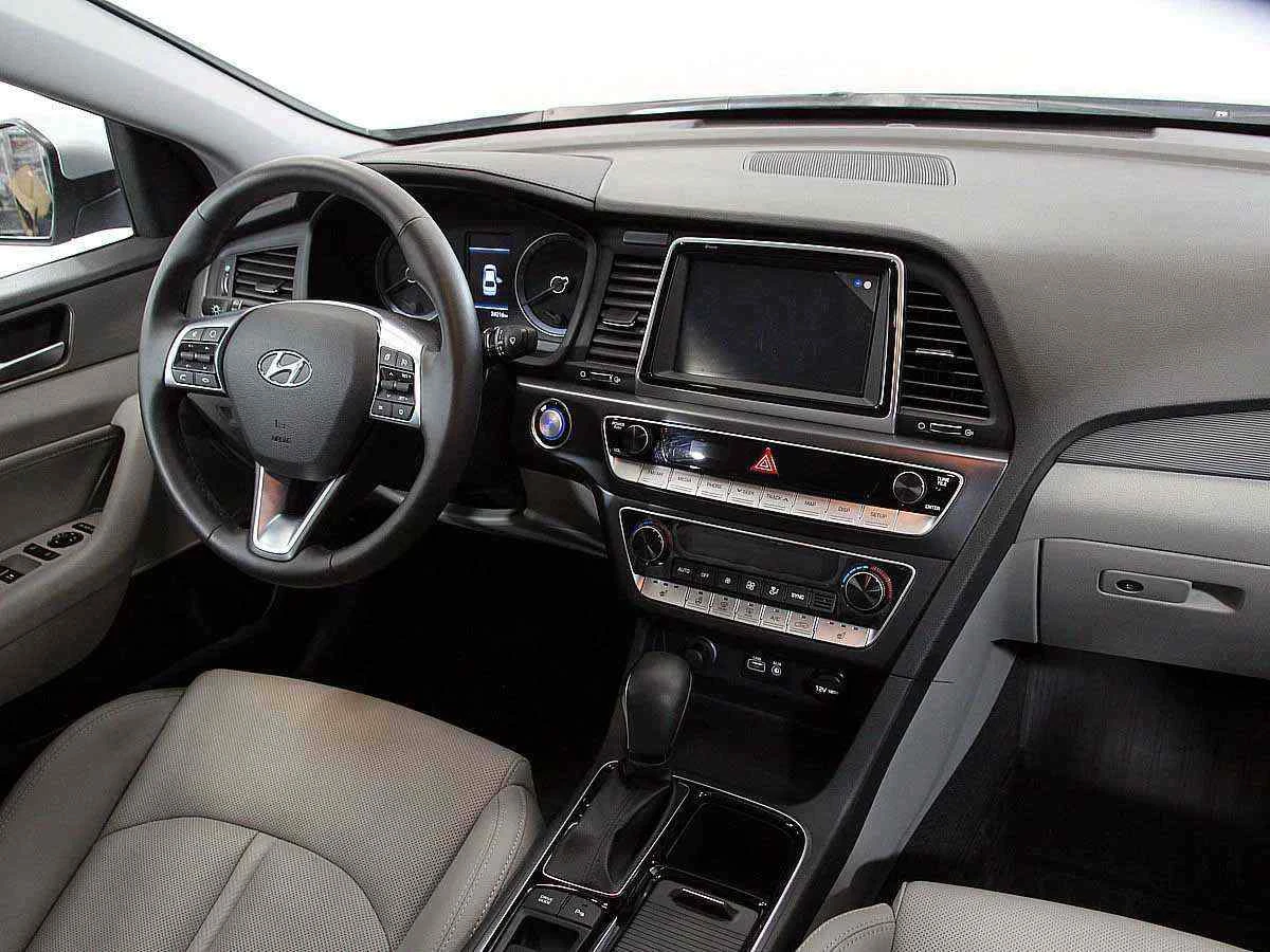 Hyundai Sonata, Серебряный, 2018, Автоматическая, 188 л.с., цена от 1 229 000 руб.