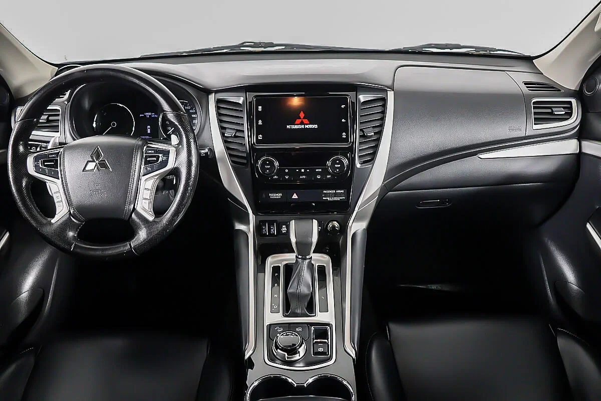 Mitsubishi Pajero Sport, Серебряный, 2018, Автоматическая, 181 л.с., цена от 2 537 000 руб.