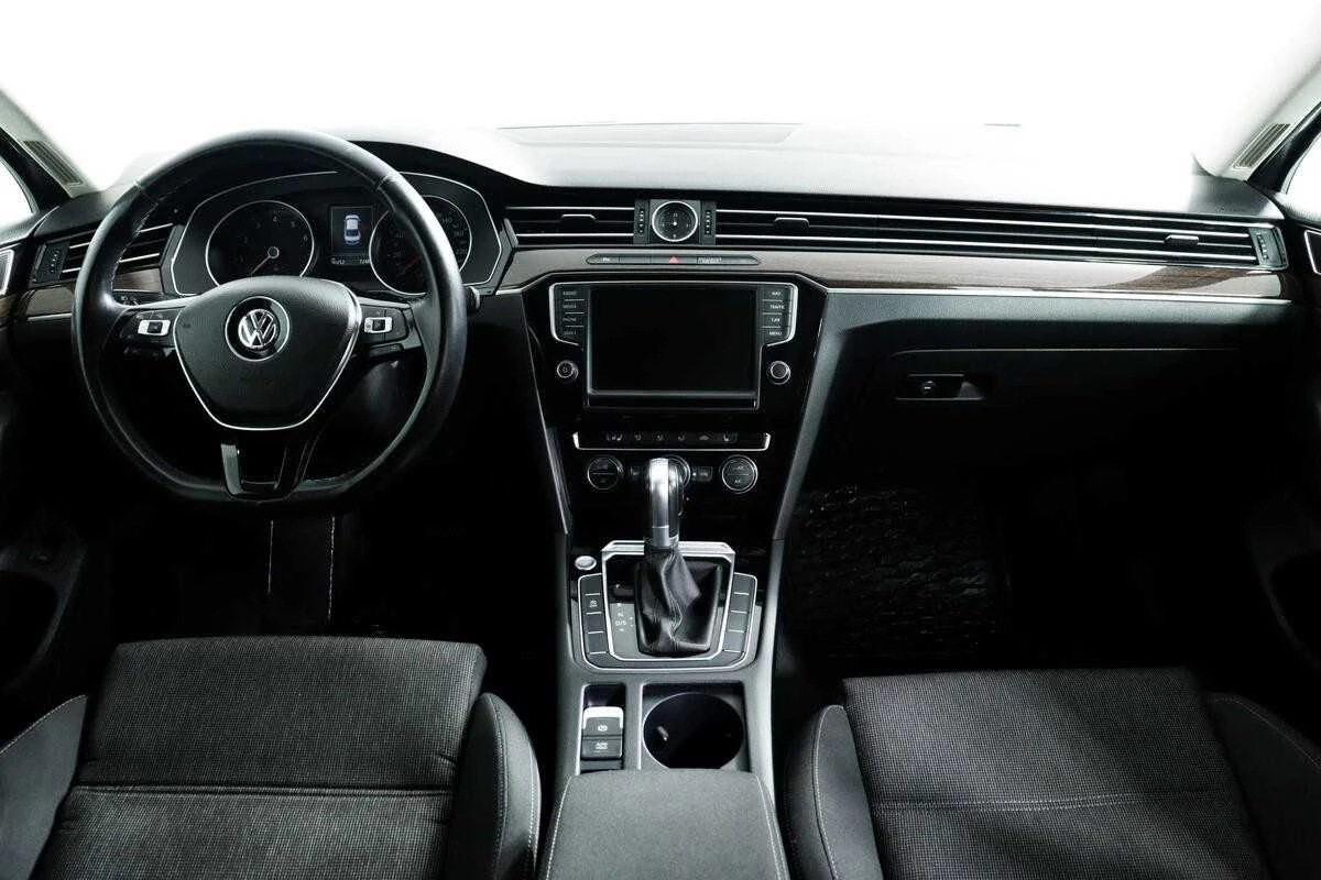 VOLKSWAGEN PASSAT, Серебряный, 2015, Робот, 150 л.с., цена от 1 280 000 руб.