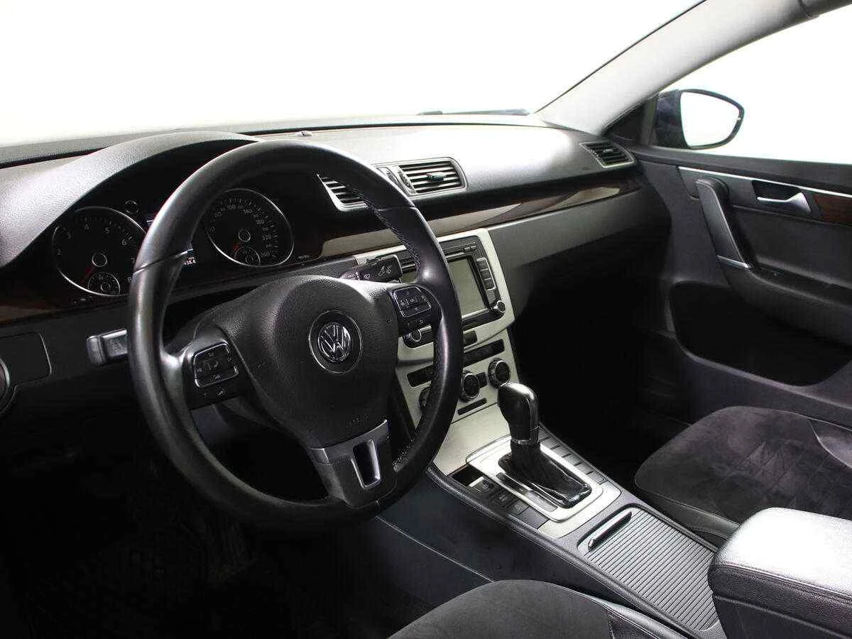 Volkswagen Passat, Черный, 2012, Робот, 122 л.с., цена от 549 999 руб.
