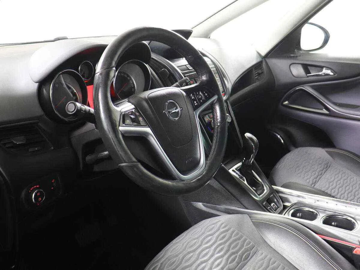 Opel Zafira, Белый, 2013, Автоматическая, 140 л.с., цена от 799 000 руб.