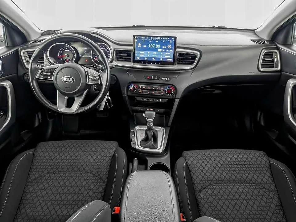 KIA CEED, Серебряный, 2018, Робот, 140 л.с., цена от 1 120 000 руб.