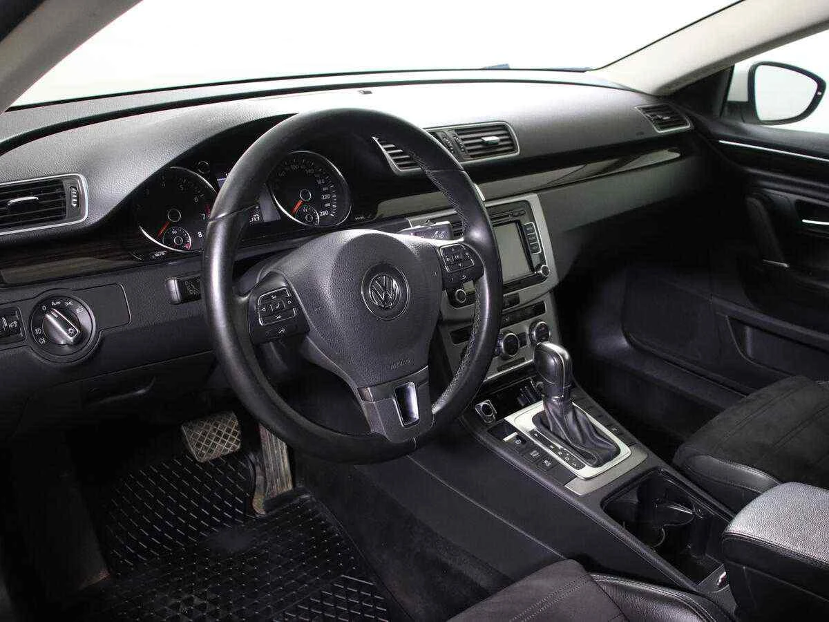 Volkswagen Passat CC, Белый, 2012, Робот, 152 л.с., цена от 750 000 руб.