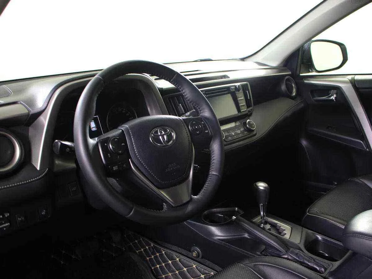 Toyota RAV 4, Белый, 2016, Вариатор, 146 л.с., цена от 1 469 000 руб.
