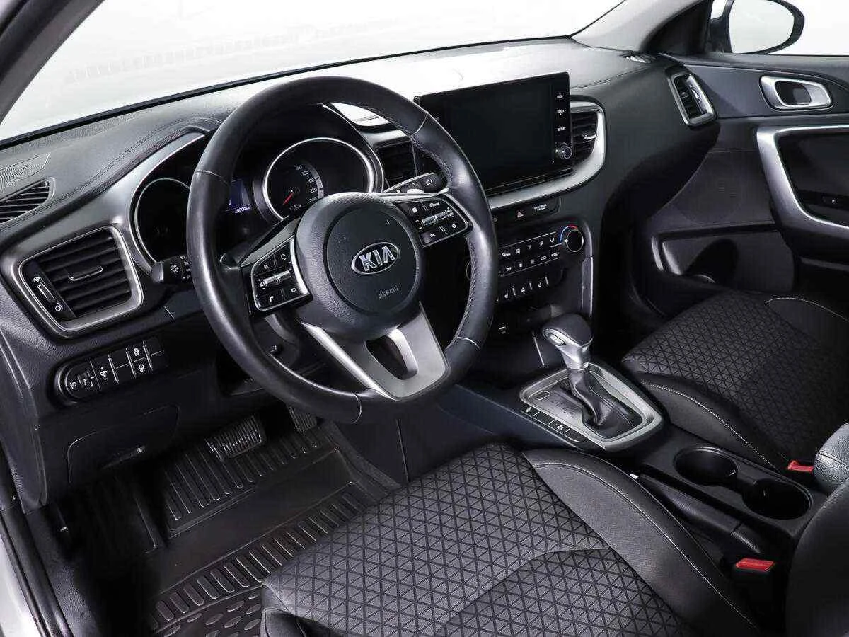 KIA Ceed, Серебряный, 2018, Робот, 140 л.с., цена от 1 082 000 руб.